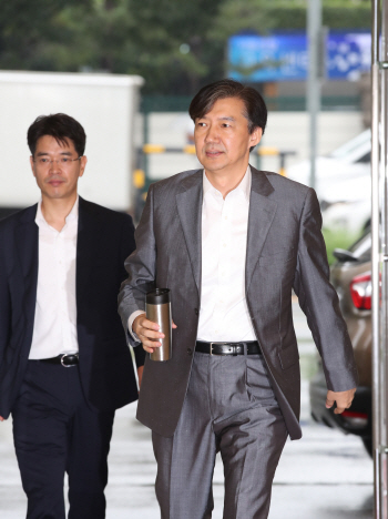 김진태 “조국 후보자, 지난 여름 한 일 알고 있다”