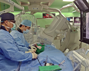 수술아닌 시술로 심장판막 교체... 고령층 합병증 막고 회복 빨라져