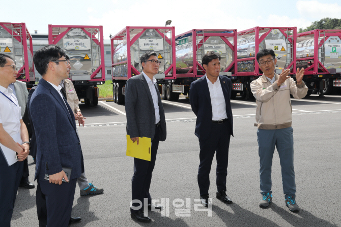 김영문 관세청장, 日수출규제 반도체 기업 현장 챙기기