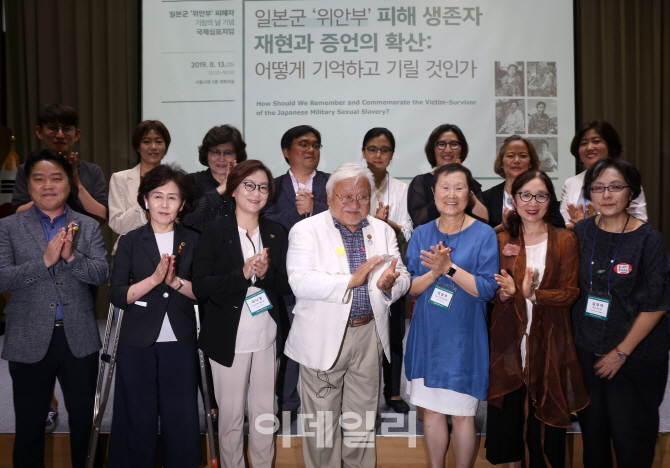 [포토] 심포지엄 참석한 마이크 혼다 전 하원의원