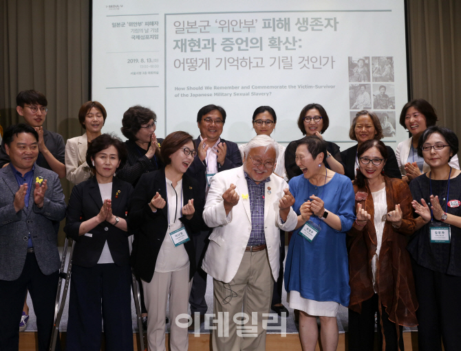 [포토] 마이크 혼다 전 하원의원, 위안부 심포지엄 참석