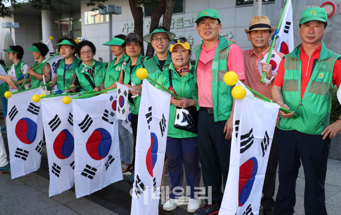 [포토] 강북구, 태극기달기 캠페인