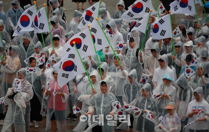 [포토]'빗속 광복절'
