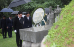 이낙연 총리, 광복군 합동묘역·이시영 선생 묘소 참배