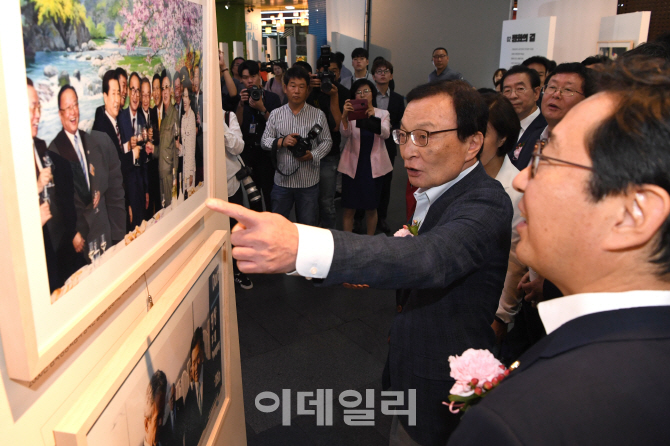 [포토]이해찬 더불어민주당 대표, “그리운 故 김대중·노무현, 한반도 평화시대 연 분들”