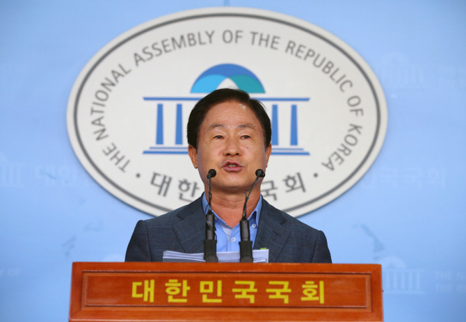 野 "조국 일가, 위장거래·위장전입·위장이혼 3관왕"