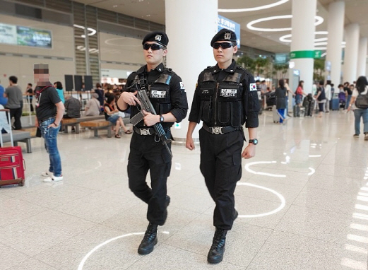 ④공항 최우선은 안전…테러 `철통경비`