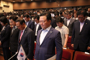 민경욱, 광복절 '숙면' 후일담?.."축하해요, 큰 거 한 건 하셨어요"