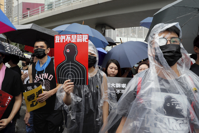 "정체불명 남성들 중국서 홍콩으로 넘어와"…中, 무력 개입 의혹