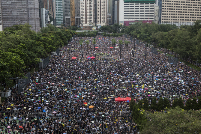 정치불안에 위협받는 금융허브 홍콩…자산 엑소더스 본격화