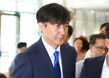 고려대 "조국 딸 입학 당시 서류 모두 폐기…조사결과 따라 입학취소"