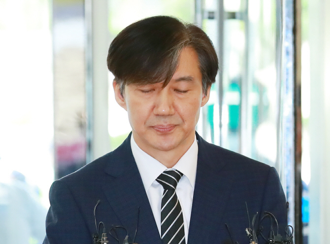 "고등학생이던 조국 딸, 논문 제1저자 된 후 '박사'로 기록"