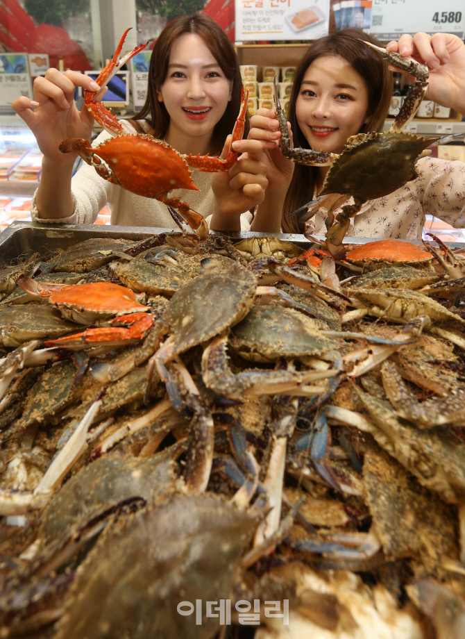 [포토] 롯데마트, 금어기 끝난 '가을 햇꽃게'