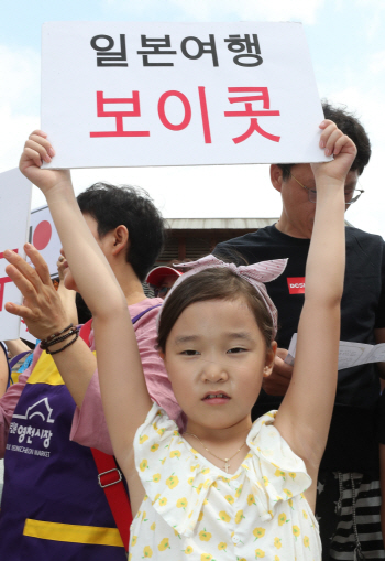 韓관광객 7.6% 줄자…日 “민간외교 중요” 앓는 소리