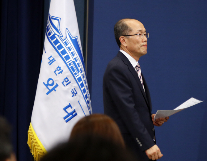 전문가들 "韓日 마주 달려오는 열차…당분간 강대강 구도"