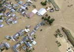초강력 태풍에 제방 붕괴…물 잠긴 日마을 헬기·보트 구조 활동