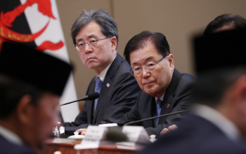 지소미아 유예 여진..“아베, 과연 양심갖고 한 말인가” 날선 신경전(종합 2보)