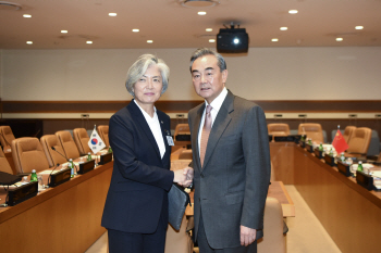 지소미아·방위비분담금…한·미 마찰 속 中왕이 방한