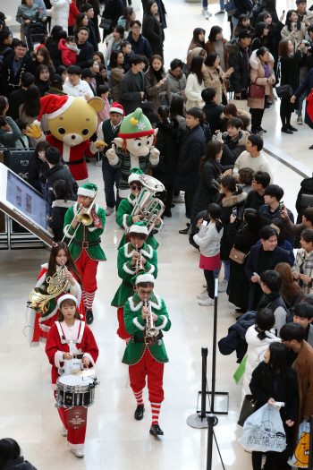 타임스퀘어, 크리스마스 ‘올 뉴 타임스퀘어 퍼레이드’                                                