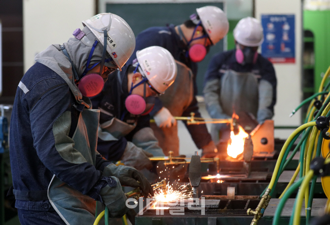 조선업서 다시 희망 찾아요”… '선박장인' 꿈꾸는 청년 일꾼들