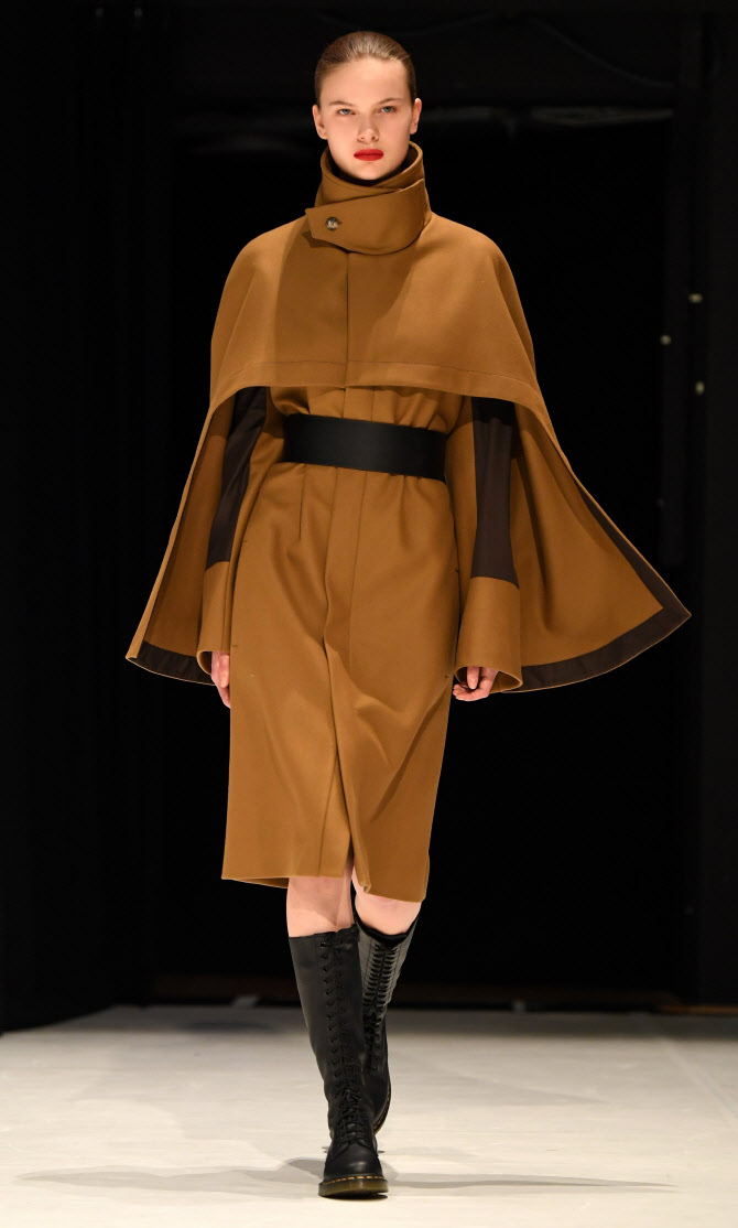 2020 영국 패션 위크 ‘우아한 워킹’                                                                                                                                                               