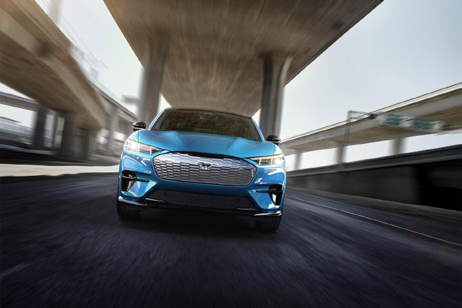 포드 '머스탱 마하-E', 파워풀한 주행성능                                                                                                                                                 