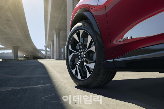 포드 '머스탱 마하-E', 타이어 휠                                                                                                                                                         