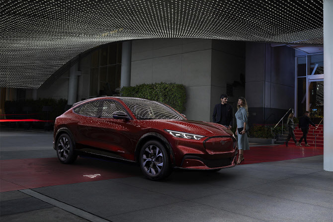 포드의 첫 전기 SUV '머스탱 마하-E'…유럽시장서 본격 데뷔                                                                                                                                      