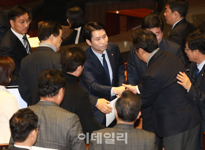 '교섭단체 대표연설 마친 이인영 원내대표'                                                                                                                                                