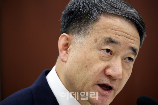 보건복지위 전체회의, '질의에 답하는 박능후 장관'                                                                                                                                        