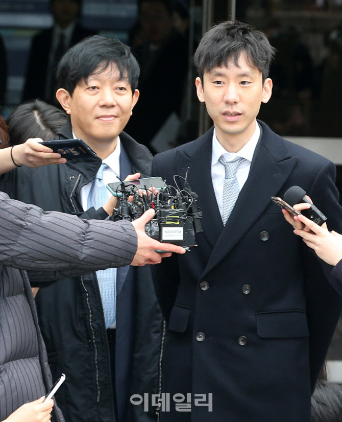 '타다' 1심 무죄…법원 "타다는 합법적 서비스"                                                                                                                                  