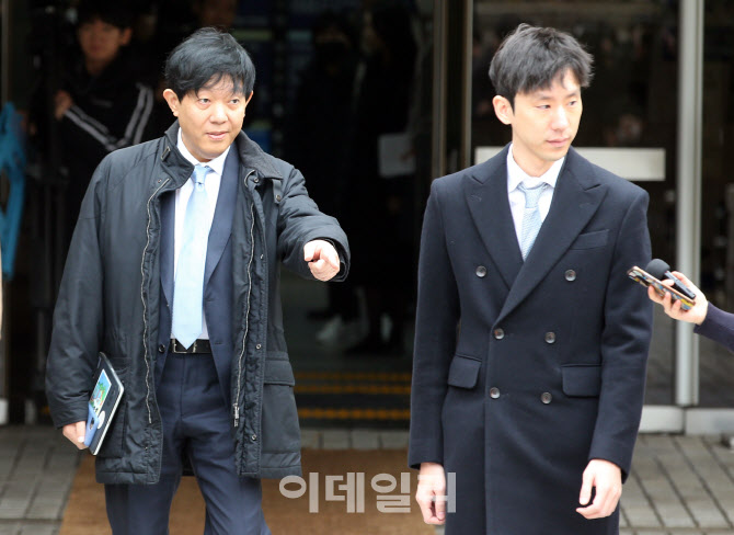 이재웅 쏘카 대표, 답변은 운영사 VCNC 박재욱 대표가                                                                                                                                                