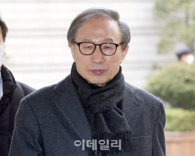 이명박 전 대통령, 법정으로                                                                                                                                                                        