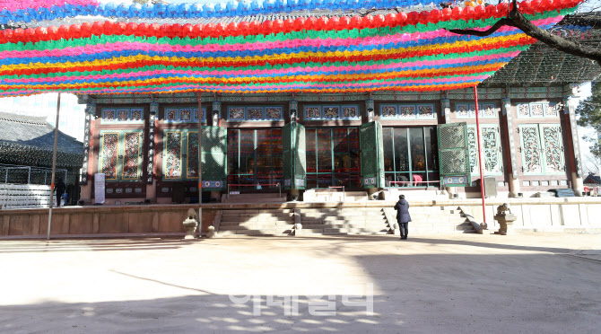 코로나19 여파로 전국 사찰 법회 중단, '한산한 사찰'                                                                                                                                      