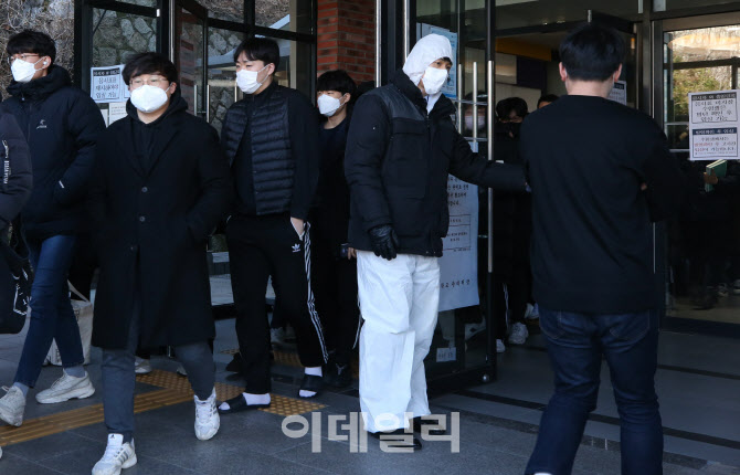 식사 마친 응시생들도 발열 여부 확인                                                                                                                                                               