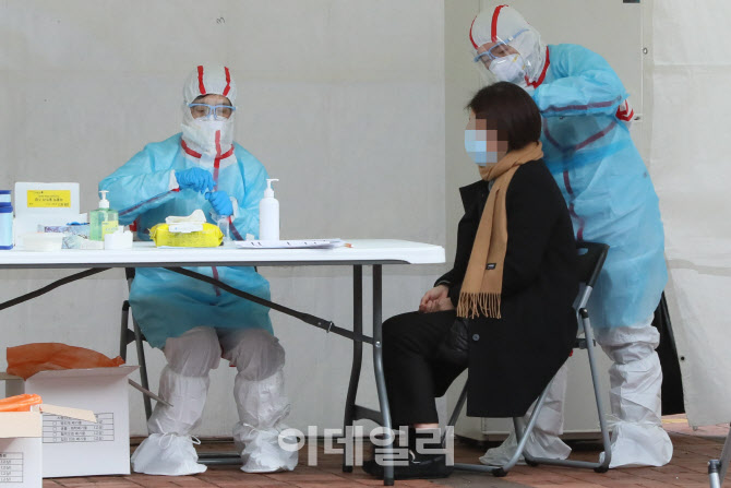 명성교회 앞에 마련된 선별진료소                                                                                                                                                                   