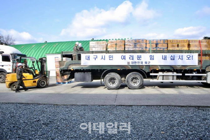 [김관용의 軍界一學]軍 의료인력 23% 투입…'코로나'와 싸우는 장병들