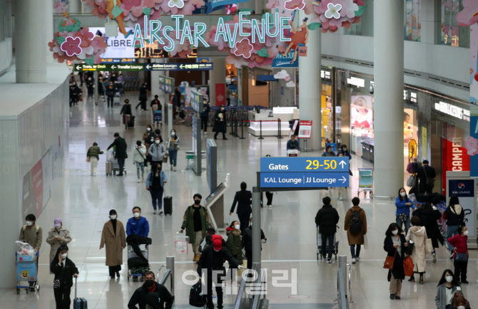 [포토]코로나19 여파로 인천공항 여행객수 8년 전 수준으로 되돌아가