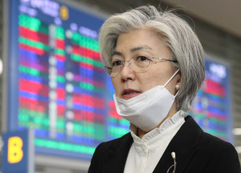 "韓 입국 제한 대처 안일" …시민단체, 강경화 장관 고발