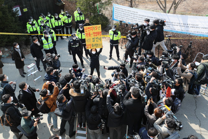 신천지 이만희 기자회견 예고한 '평화의 궁전', 현재 상황은?