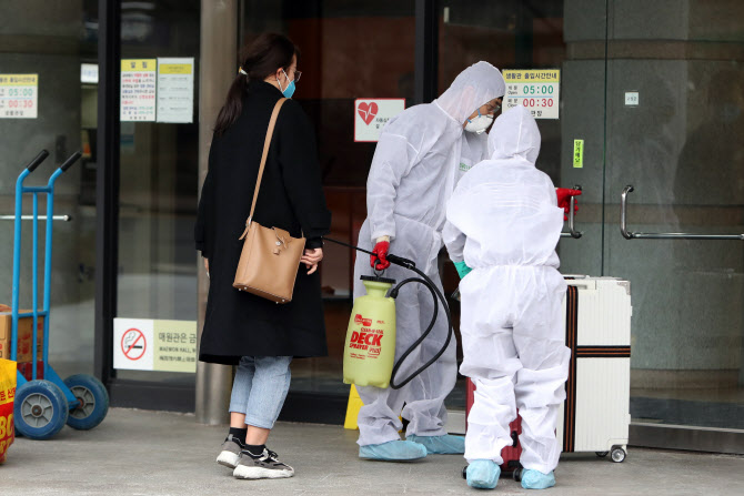 국내 코로나19 확산하자 中유학생 입국 반토막..."예상대비 46%"