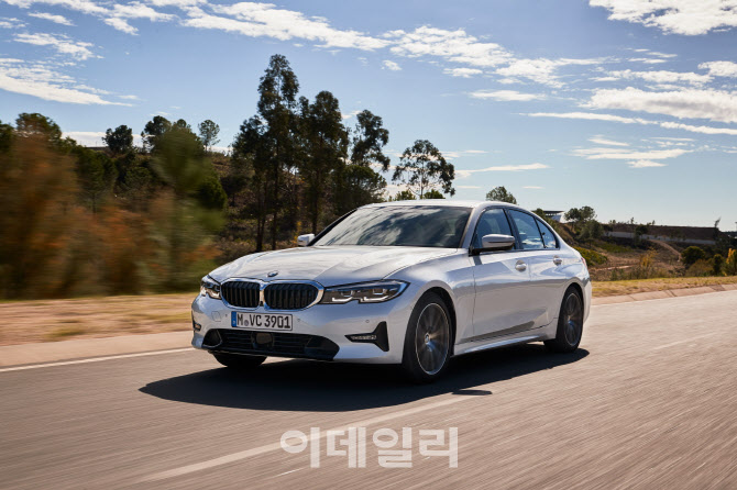 BMW, 가솔린 모델 뉴 320i 국내 출시..5020만~5320만원