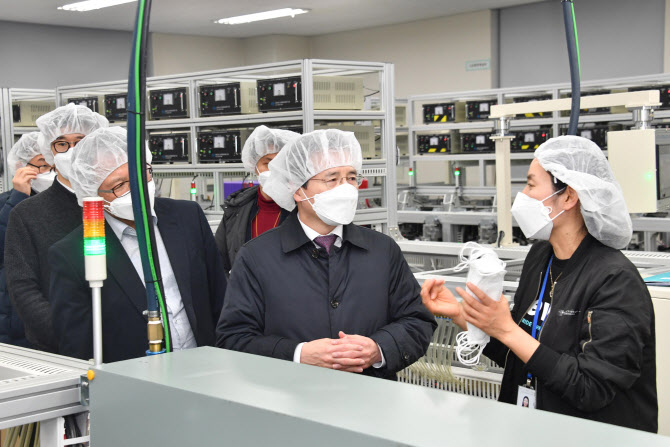 김용범 기재차관 “마스크 수급안정 대책 조속 마련”