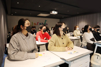 무료 돌봄부터 학습까지… '코로나 대응' 팔 걷는 스타트업