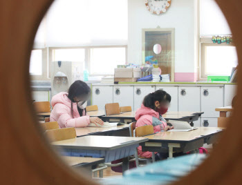 "교육 공백 막자"…미뤄진 개학에 홈스쿨링 '눈길'