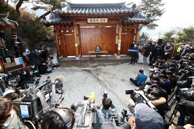 '신천지 연예인' 지라시 유포…피해 확산