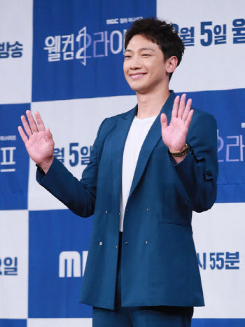 ‘청담동 건물주’ 비, 임대료 인하…‘착한 임대인 운동’ 동참