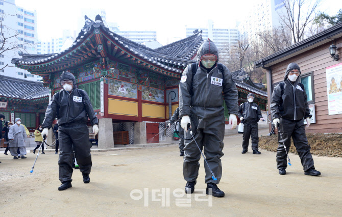 [포토] 방역 지원하는 수방사령부 장병들