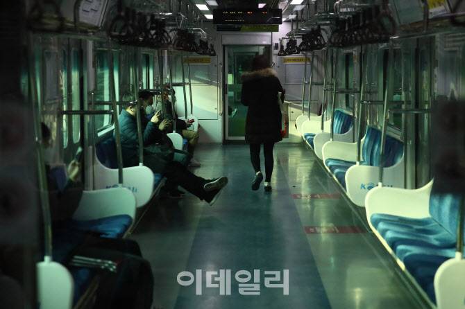 "추경 킬러아이템" 홍남기표 소비쿠폰…저소득층·노인에 2.4조 푼다