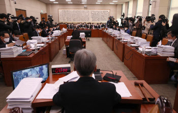 케이뱅크 '기사회생'‥인터넷은행법 법사위 극적 통과